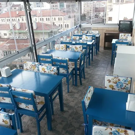 Bulvar Hostal *